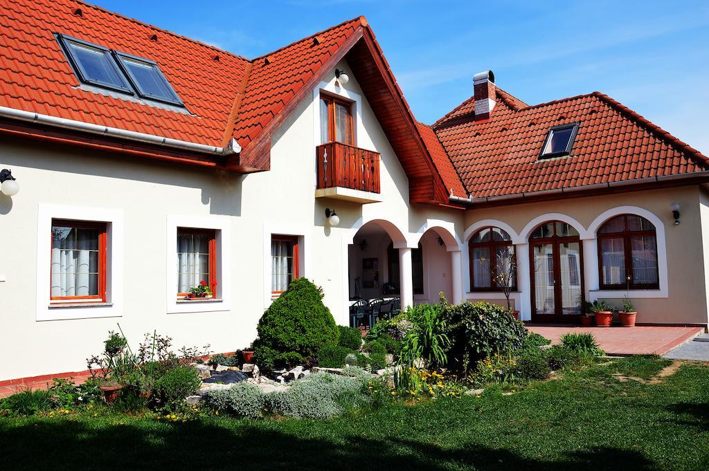 Vamosi Vendeghaz Apartment Nemesvámos Exterior photo