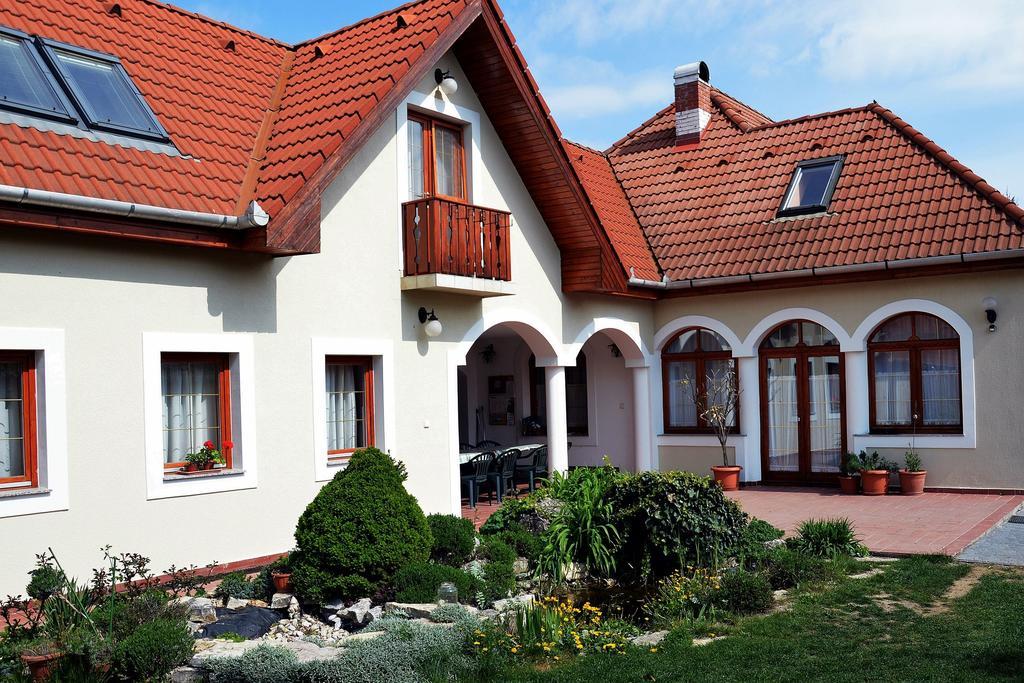 Vamosi Vendeghaz Apartment Nemesvámos Exterior photo